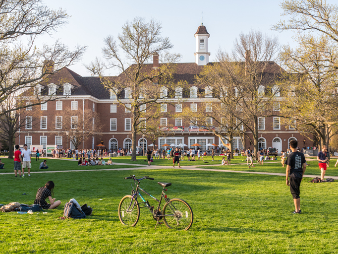 picture shows an American university campus 